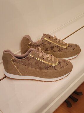 Cute brown tennis shoes! Size 39 or US 8 Women's. No brand. New!